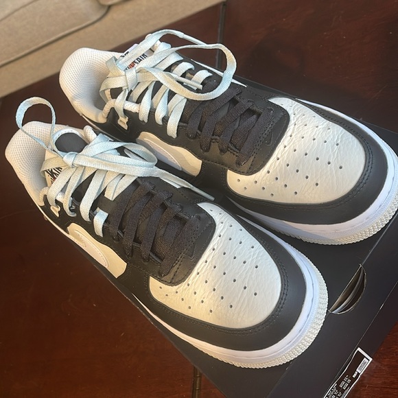 NIKE - AIR FORCE 1 ‘07 LV8 - Black/Light Silver-Phantom - Size 9.5 - Picture 6 of 8